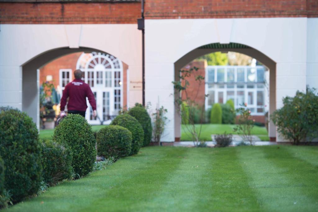 Champneys Forest Mere Liphook Buitenkant foto